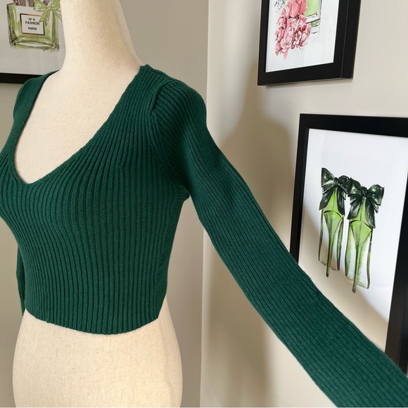 💚 Fashion Nova Cropped V Neck Sweater - Picture 4 of 8